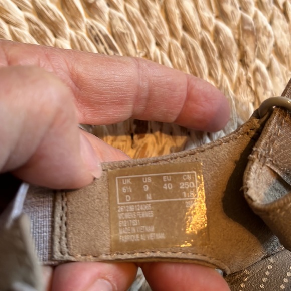 Sandals - Picture 6 of 8